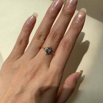 AgateBloom – Vergoldeter Moosachatring mit einzigartigem Steinanhänger