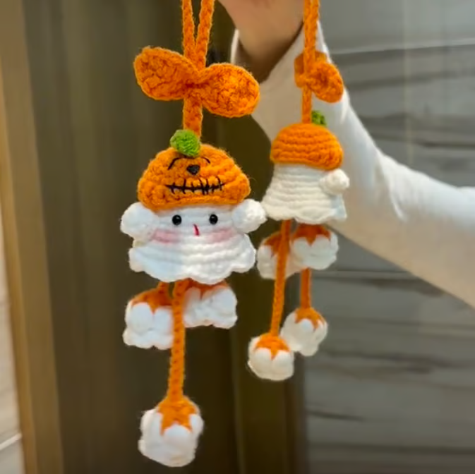 GhostlyKnots – Handgehäkeltes Halloween-Set mit gruseligem Anhänger