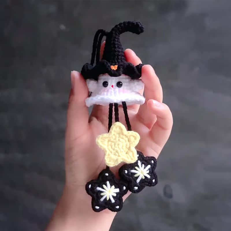 GhostlyKnots – Handgehäkeltes Halloween-Set mit gruseligem Anhänger
