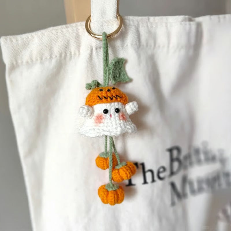 GhostlyKnots – Handgehäkeltes Halloween-Set mit gruseligem Anhänger