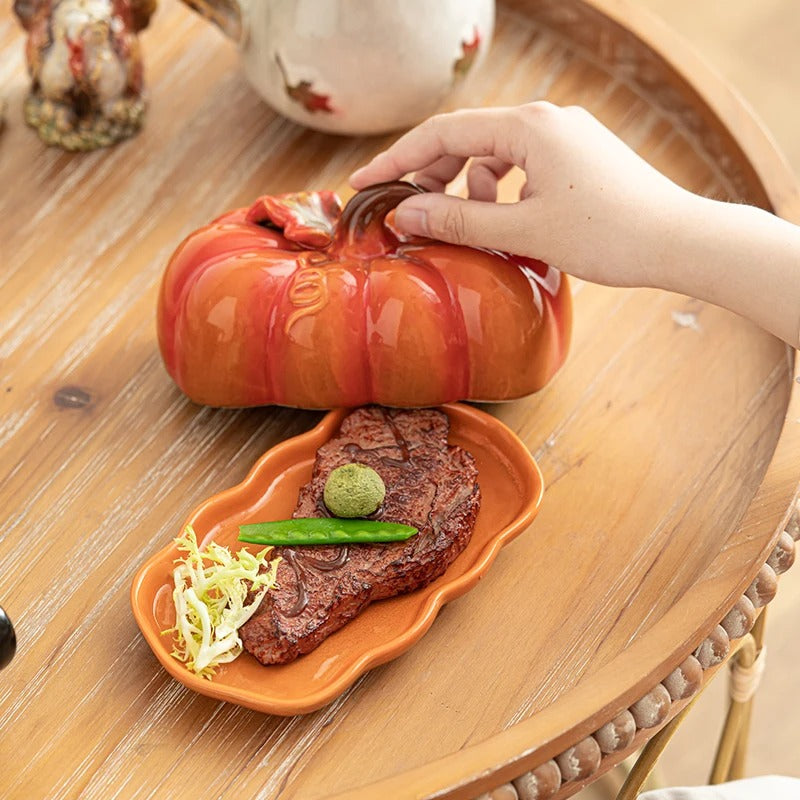 PumpkinWare – Kürbisförmiger Keramikteller mit kunstvollem Design