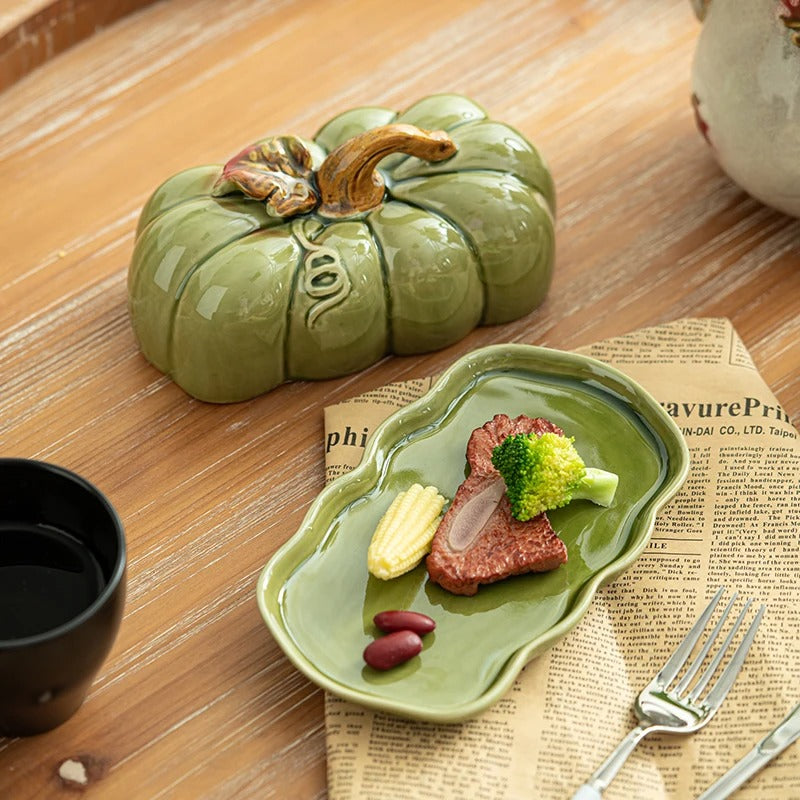 PumpkinWare – Kürbisförmiger Keramikteller mit kunstvollem Design