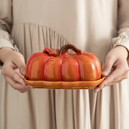 PumpkinWare – Kürbisförmiger Keramikteller mit kunstvollem Design