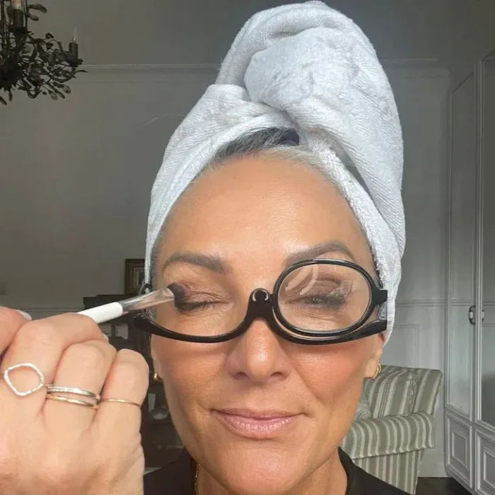 MirrorVue – Schminkbrille mit schwenkbarer Vergrößerungslinse