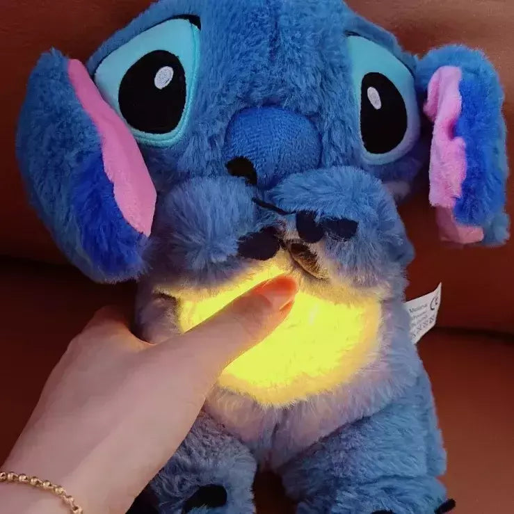 DreamBuddy – Weiches Stitch Plüschtier mit beruhigenden Lichtern und Musik